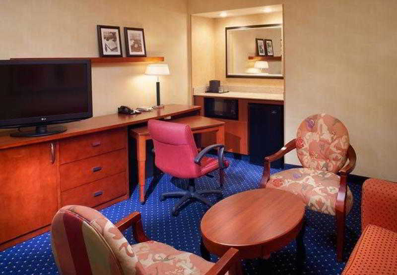 Courtyard By Marriott Chicago Waukegan / Gurnee Ξενοδοχείο Δωμάτιο φωτογραφία